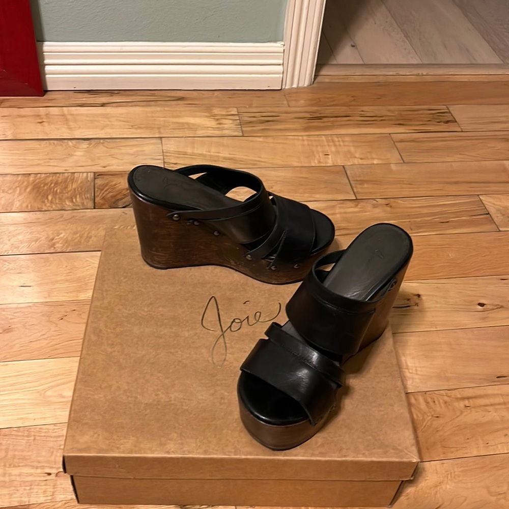 Joie platform wedges with minimal wear